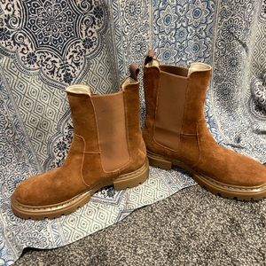 Bull Boxer boot, brown suede, size 9